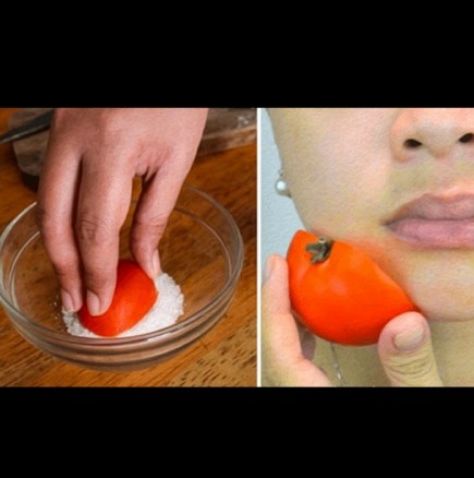 Топваш 1 домат в захар и масажираш лицето с него - за кожа бяла като сняг и гладка като коприна: