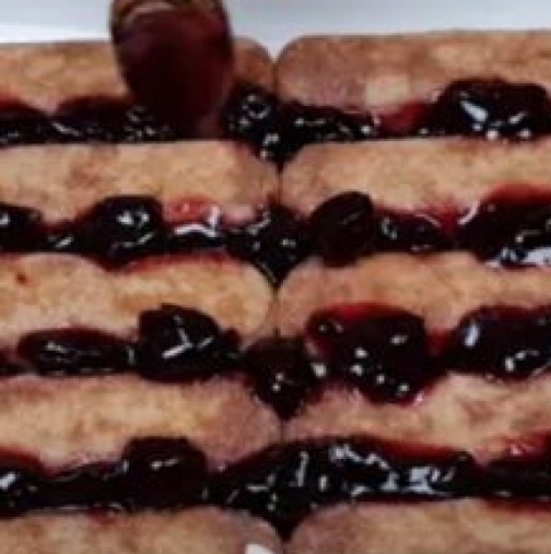 Бишкотена торта за минути без печене-Видео рецепта