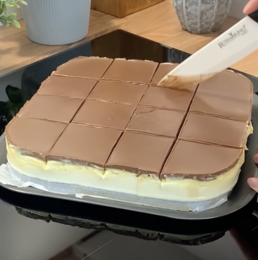 Най-гледаната рецепта в мрежата: Уникална торта без блат и бисквити! Слоеве крем и невероятен вкус: