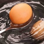 Как да сварим яйцата без да се напукат и да запазим всичките им хранителни стойности