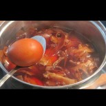 Със сол, оцет и кърпа и баба знае - ето най-лесния трик, за да не се пукнат яйцата при варене: