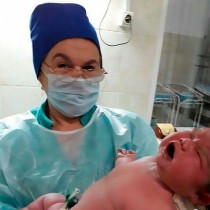 Гигантското бебе, което се роди преди 5 години днес изглежда като шестокласник-Снимки