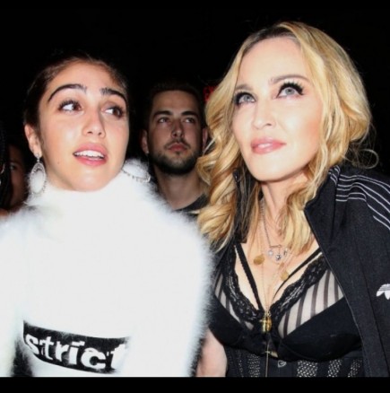 Дъщерята на Мадона по-скандална и от майка си! Лурдес разбуни духовете с тези откровени снимки (Снимки):