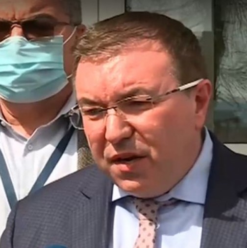 Министър Ангелов с извънреден брифинг и изненадваща новина за ваксините и Астра Зенека