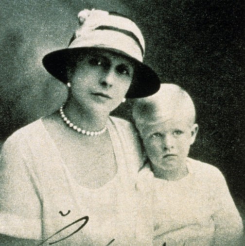 Тежкото детство на принц Филип-Изнесен в щайга за портокали от страната, с болна майка