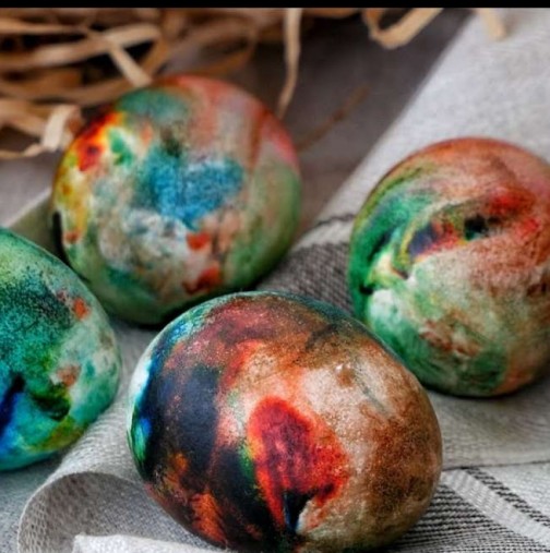 Най- лесното боядисване без цапане и миене на буркани, а толкова красиви стават яйцата като изписани са