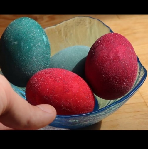 Как се боядисват яйца с вино - гледай каква искряща красота се получава само! (Снимки):