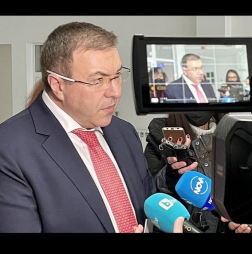 Министър Ангелов с 5 извънредни решения за васкините: