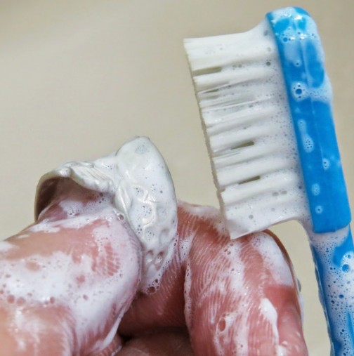 Освен за миене на зъби, пастата има перфектни други приложения: Почиства сребърни бижута,оздравява наранената кожа и още 13 ползи!