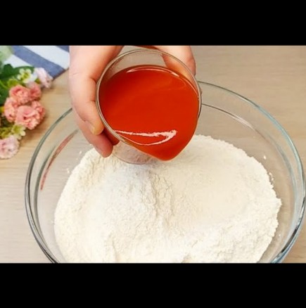 Смеси доматен сок + брашно и ще си облизваш пръстите цяла вечер! Бързо, лесно, вкусно: