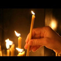 Колко свещи можем да запалим от една в църква и какво означава, ако църковна свещ \