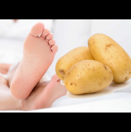 1 картоф с кората и вече не ме е срам да нося сандали! Мощен домашен скраб за крака - стават като бебешко дупенце: