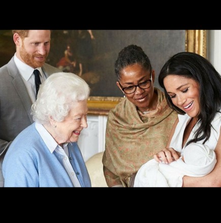 Ето реакцията на кралското семейство след раждането на дъщерята на Меган и Хари (Снимки):