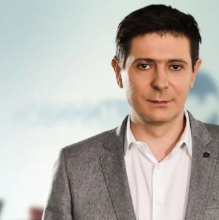 Неочаквани смени в Нова-Ето новата партньорка на Виктор Николаев