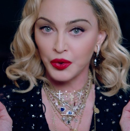 Мадона отново провокира със снимка от банята по бельо на тези години