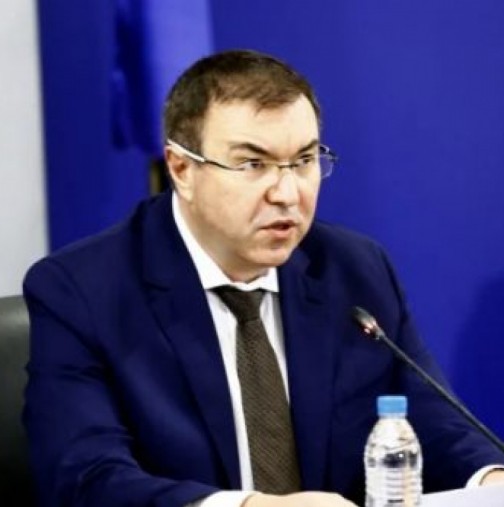 Бившият Министър на здравеопазването, проф. Ангелов ще остане в историята с култова снимка