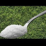 Защо хората масово оставят лъжица захар в двора в горещините?