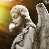 Как да разберете, че душата на починалия стои до вас на гроба?