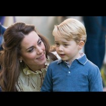 Принц Джордж вече е голямо момченце и все повече прилича на Уилям - вижте колко порасна (Снимки):