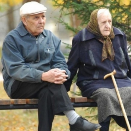 От Европа готвят голяма секира за пенсионерите: