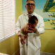 Всяко плачещо бебе спира да реве за 30 секунди в ръцете на този педиатър, който го държи по определен начин-Видео 