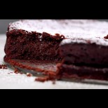 МОКРА шоколадова торта БЕЗ брашно, захар и мазнина - перфектният сладкиш за тънка снага!