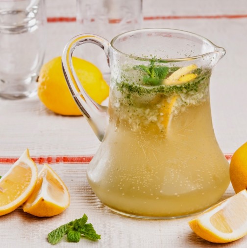 Цяло лято си пием домашна лимонада и то само от 2 лимона, а няма толкова освежаваща напитка