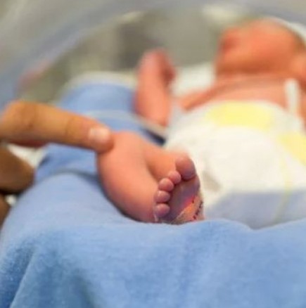 Едномесечно бебе почина след усложнения от COVID-19  