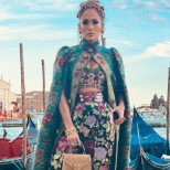 Най-големите модни диви се разходиха във Венеция този уикенд: Парад на елегантността - вижда се веднъж в живота! (Снимки):