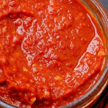 Селска лютеница-Рецептата със съставката, която я прави уникално вкусна