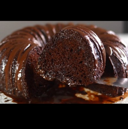 Ябълков кекс с вкус на шоколад МИЛКА: Удивително сочен и готов за 15 минути - ненадминат вкус!