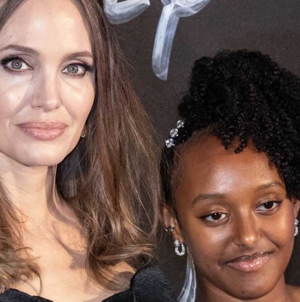 Анджелина Джоли го закъса-Даде своя рокля на дъщеря си за официално събитие-Ето на коя стои по-добре-Снимка