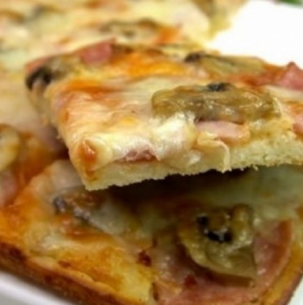 Толкова бърза и лесна домашна пица няма- рецепта любимка в тефтера