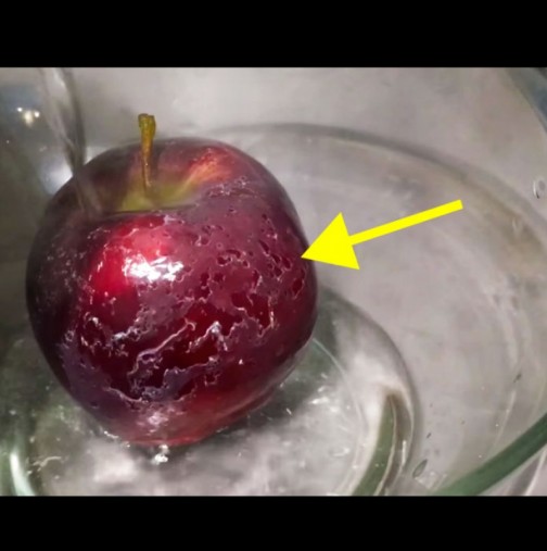 Преди да отхапете купешката ябълка, залейте я с вряла вода - ще се изумите от резултата!