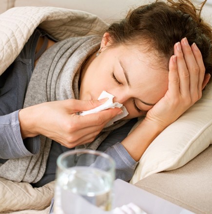 Как да РАЗЛИЧИМ коронавирус от настинка: основните признаци