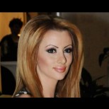 Помните ли певицата Таня Боева? Ето новото ѝ лице за 50 бона след корекциите (Снимки):