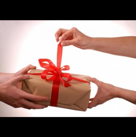 ЧЕРЕН СПИСЪК на коледните подаръци - ще донесат НЕЩАСТИЕ на любимите ви хора!
