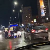 Кола удари две деца с колела пред столичен мол