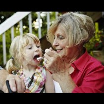 5 негативни последици, които баба и дядо имат върху здравето на внучетата: