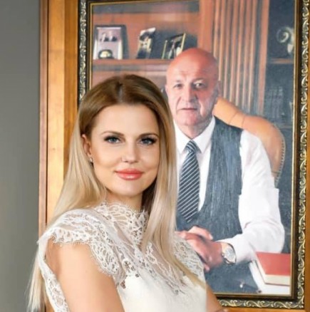 Бояна Шарлопова остана само по дантела за рождения ден - не е истина как изглежда на 45 (Снимки):