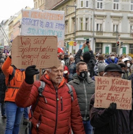 Продължават многохилядните протести в Австрия срещу локдауна