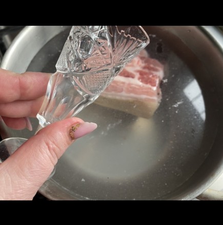 Като вари месото, баба винаги слага кристална чашка в тенджерата - елементарно, но месото става крехко и супер вкусно!