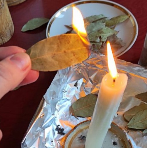 Запалихме дафиновият лист и най- накрая разбрахме защо толкова го хвалят- чак се изумихме