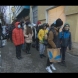 Пълен абсурд! Хиляди ученици принудително онлайн заради километрични опашки пред лабораториите (Снимки):