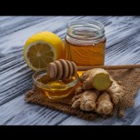 Мед с лимон и джинджифил - казват, че е естествен антибиотик, но за ТЕЗИ хора е изключително вредно: