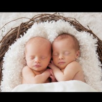 Жена роди близнаци с разлика от една година!