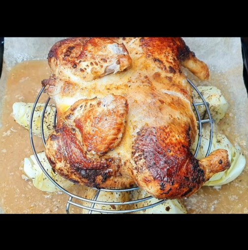 Гениално вкусно пиле със зеле - без кълцане на ситно, просто забравяш всичко във фурната и готово! 