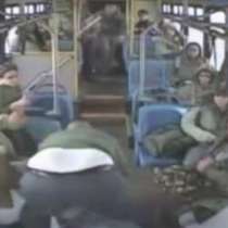 Ученик и шофьор на автобус се сбиха по време на движение-Видео