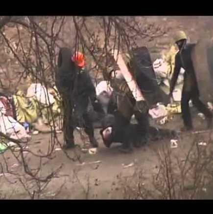 Видео - Вижте как жестоко разстрелват хора в Киев със снайперисти