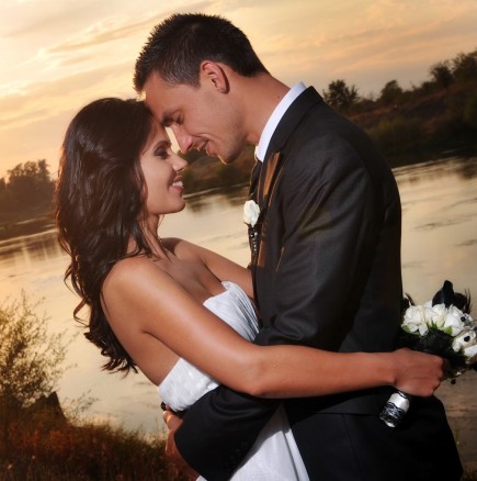 Защо младоженците канят бивши половинки на сватбата си?